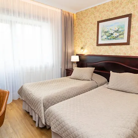 Hotel Legend Parnawa