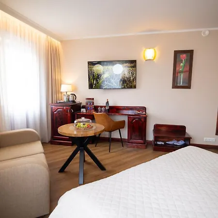 Legend Hotel Parnawa