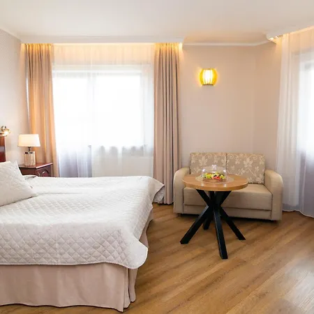 Hotel Legend Parnawa