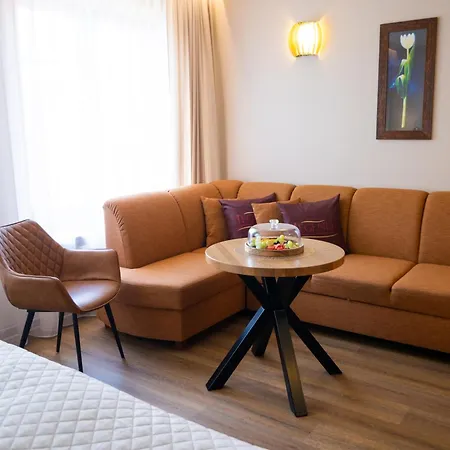 Legend Hotel Parnawa