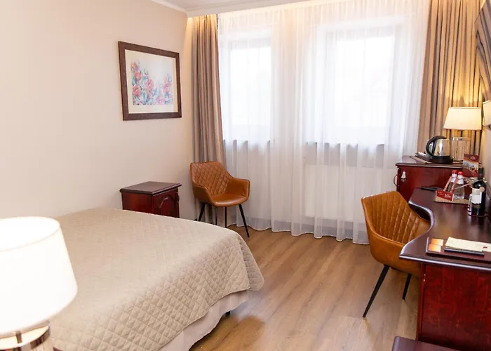 传奇酒店 3* 派尔努